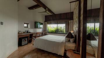 Design Double Room, 1 Queen Bed, Bathtub, Garden View | View from room
