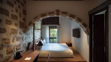 Superior Double Room, 1 Queen Bed, Bathtub, Garden View