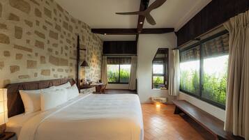 Habitación doble Elite, 1 cama King size, tina, vista al jardín | Minibar, caja de seguridad en la habitación y escritorio