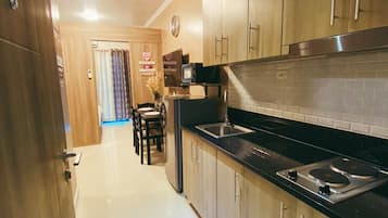 Fridge, microwave, stovetop, electric kettle