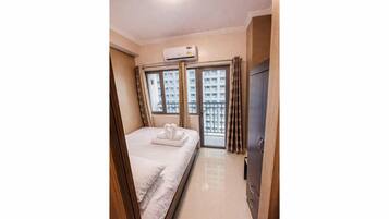 1 bedroom, iron/ironing board, free WiFi, bed sheets