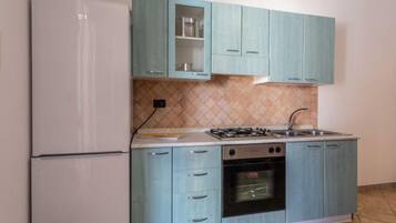 Frigorifero, forno, pentole/stoviglie/utensili