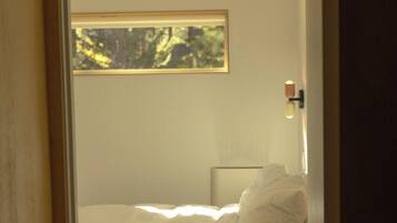 2 bedrooms, travel crib, free WiFi, bed sheets