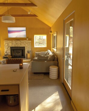 Smart-tv och eldstad