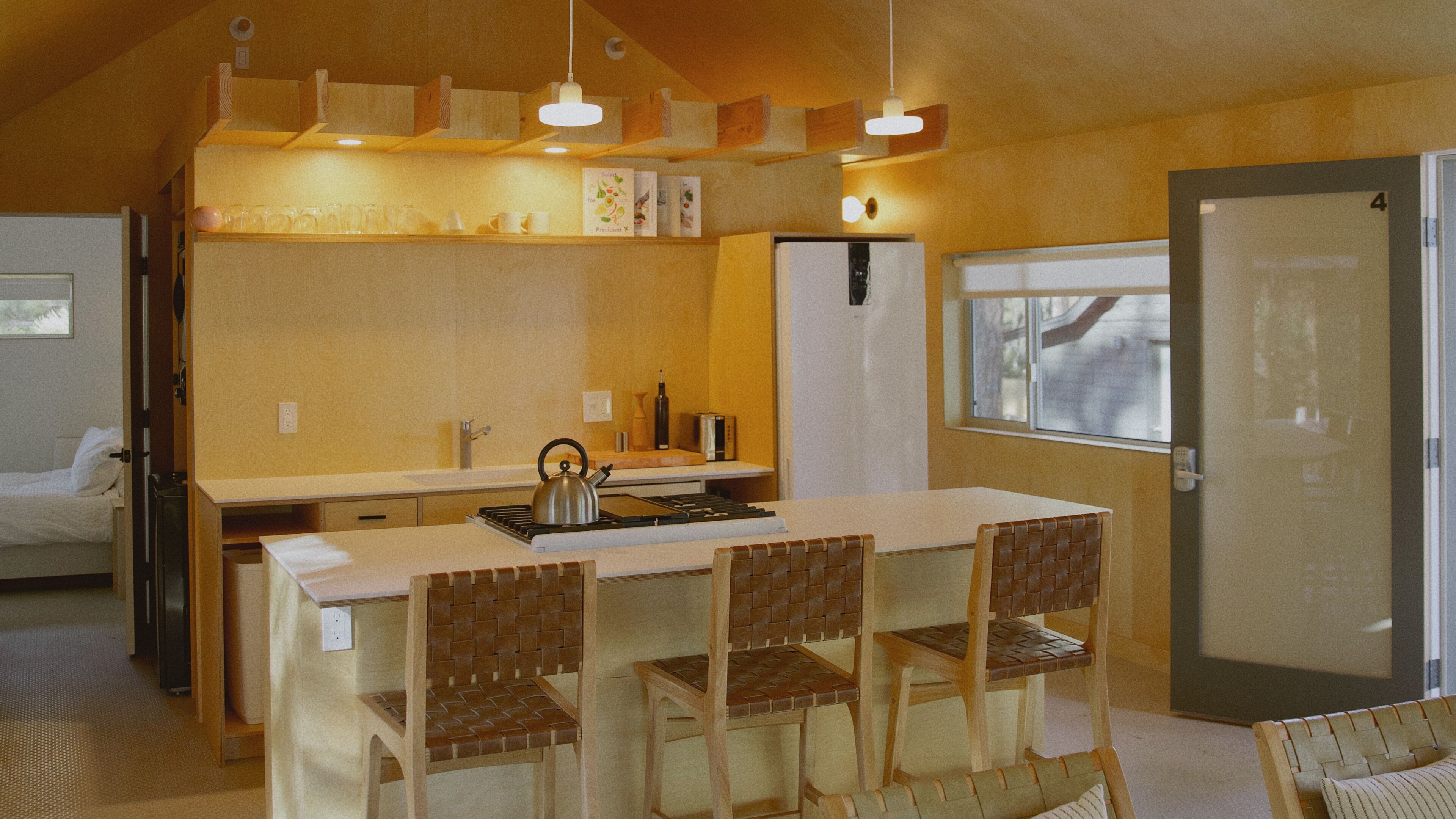 Geladeira, micro-ondas, fogão, cooktop