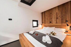 1 slaapkamer, een strijkplank/strijkijzer, gratis wifi, beddengoed