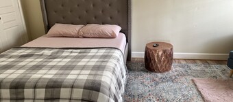 Nice luxurious queen bedroom stay at blue water lake 🏡 in center of Sugar land.