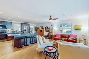 TV, offices - Updated home near beach/golf with private yard, firepit, & home office (Naples)