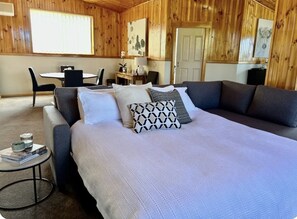 1 bedroom, desk, iron/ironing board, free WiFi