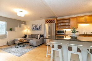 Interior - The Royal Bay Getaway (Victoria)