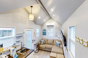 Interior - Peaceful & sun-soaked getaway with fire pit & W/D - near beaches, trails, & golf (Navarre)