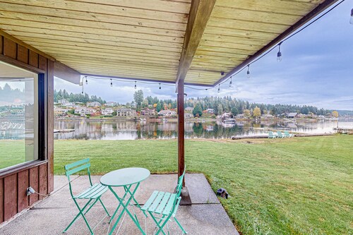 Bay-front dog-friendly home on one acre of land with modern interior & W/D