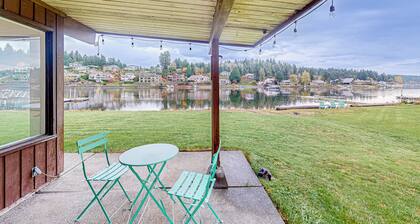 Bay-front dog-friendly home on one acre of land with modern interior & W/D