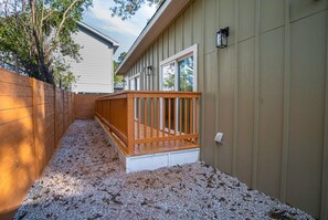 House - Escape to 4BR 3BA Brand New Downtown Home (San Antonio)