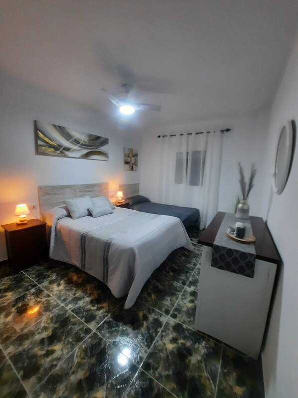 3 bedrooms, internet, bed sheets