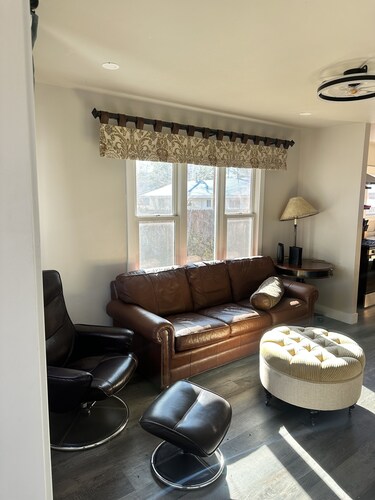 This property is not available to rent.  Disregard this listing.