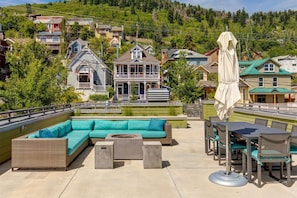 Outdoor dining - Luxury Condo on Main Street with Amenities (Park City)