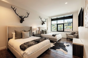 2 bedrooms, iron/ironing board, WiFi, bed sheets - Luxury Condo on Main Street with Amenities (Park City)