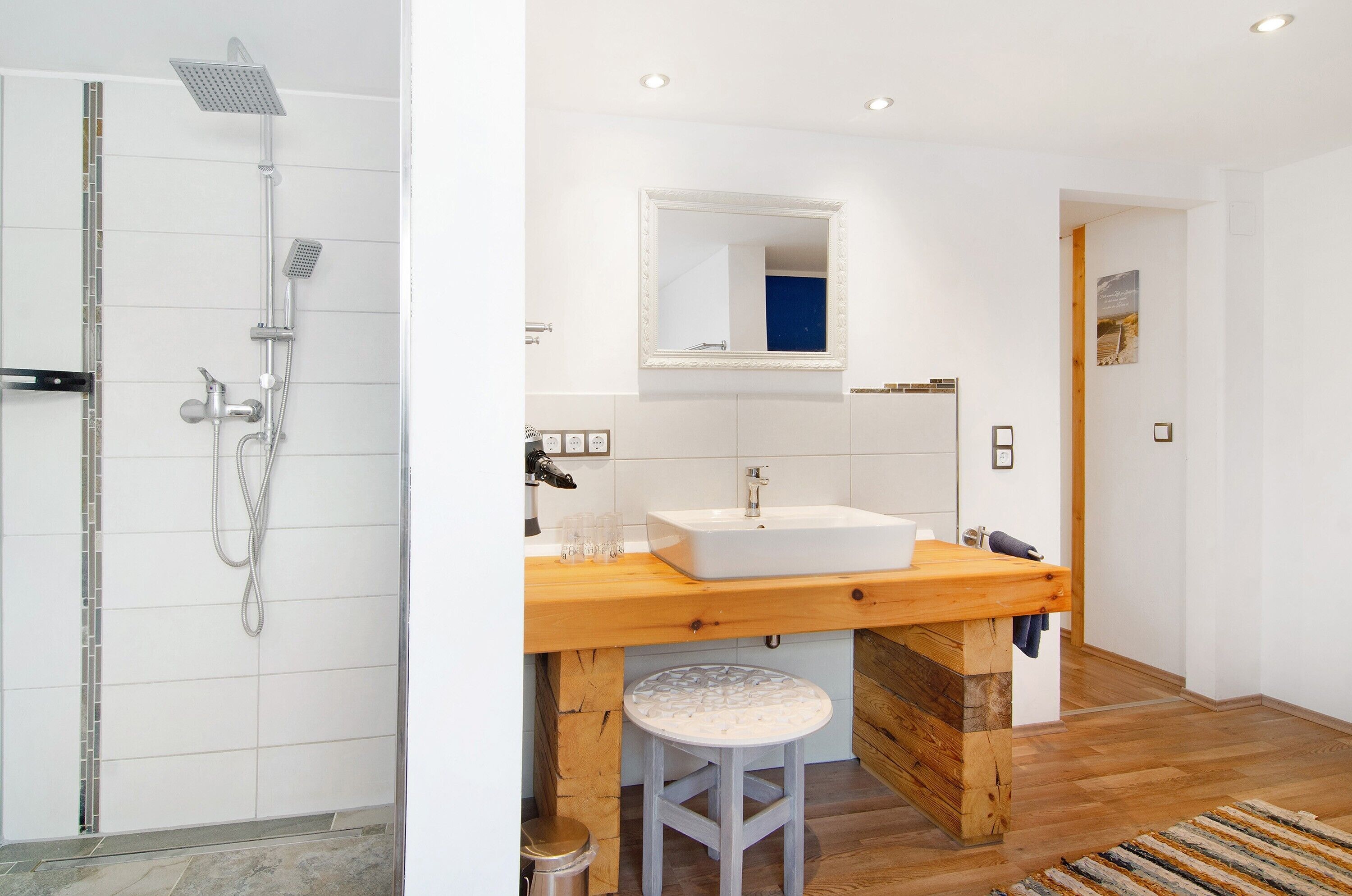 Dusche, Haartrockner, Handtücher