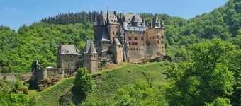 Chalet 'Mini Villa' directly on the Moselle with WiFi and air conditioning