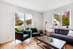 Fernseher, Tischtennisplatte