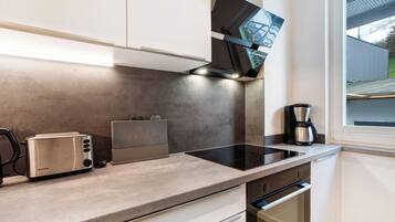 Fridge, microwave, oven, stovetop