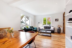 Fernseher, Tischtennisplatte