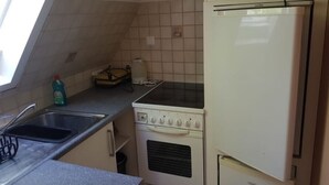 Kaffetrakter/tekoker, kjøleskap, mikrobølgeovn og ovn