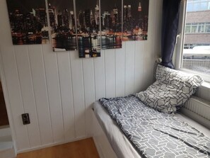 2 slaapkamers, een strijkplank/strijkijzer, gratis wifi, beddengoed