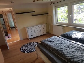 2 bedrooms, iron/ironing board, free WiFi, bed sheets - Apartment 'Haus Mara' with Wi-Fi (Emden)