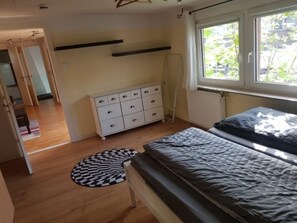 2 dormitorios, tabla de planchar con plancha, wifi gratis y ropa de cama