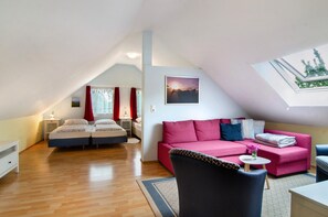 1 bedroom, free WiFi, bed sheets - Landhüsli Illmensee on Horse Farm with Sauna and Garden (Illmensee)