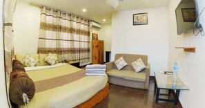 デスク、ノートパソコン用作業スペース、アイロン / アイロン台、WiFi (無料)