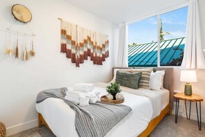 3 bedrooms, desk, iron/ironing board, free WiFi