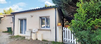 Beautiful home in Nébian with WiFi