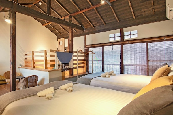 Comfort House | 1 bedroom, desk, laptop workspace, blackout drapes