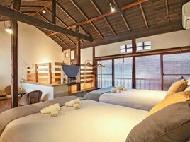 1 habitación, escritorio y espacio para trabajar con laptop 