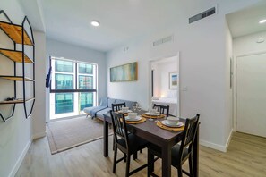 Dining - Wynwood Condo: Rooftop Pool & Art District Views! (Miami)