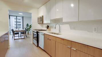 Refrigerador, microondas, horno, placa de cocina