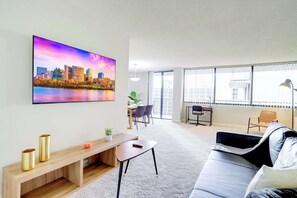 TV, offices - Modern Crystal City Apt & Prime Location! (Arlington)