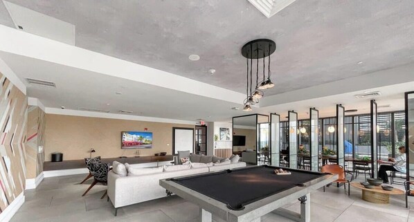 Games room - Unwind in Your Amazing City View Apartment (Miami)