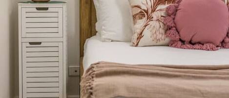 1 غرفة نوم ومكواة/لوح كي وواي فاي مجانًا وملاءات أسرّة