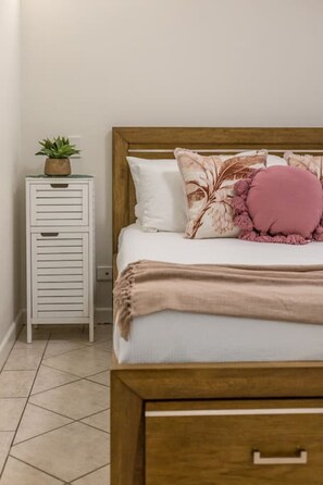 1 soverom, strykejern/-brett, wi-fi (inkludert) og sengetøy