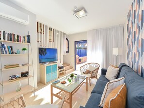 TV - Meloneras Bahía 10HH by Interhome (Maspalomas)