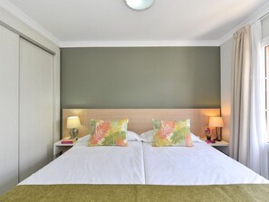 2 bedrooms, desk, iron/ironing board, WiFi