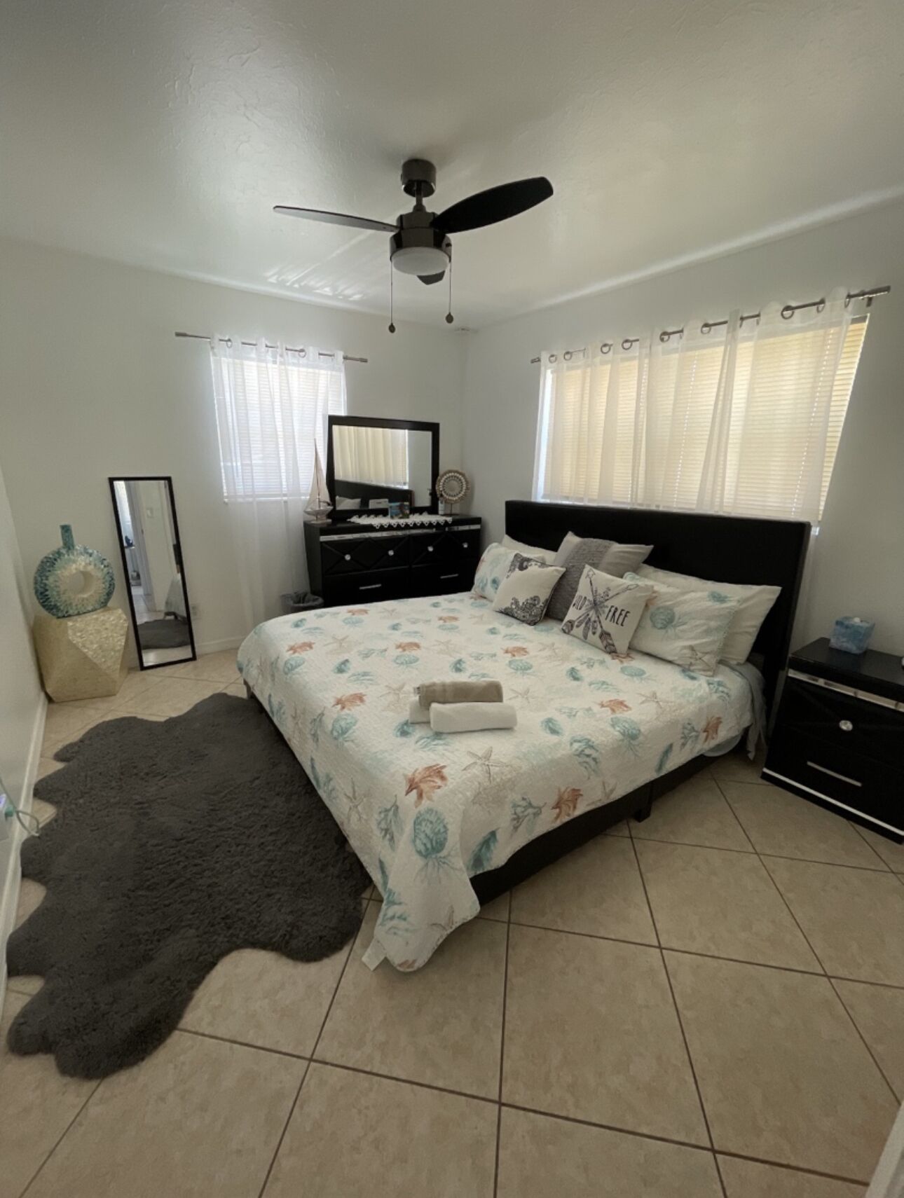 3 bedrooms, desk, iron/ironing board, free WiFi