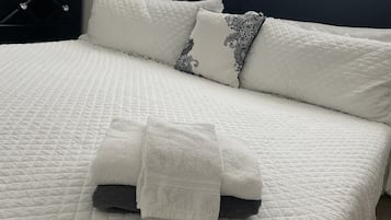 3 habitaciones, escritorio, tabla de planchar con plancha y wifi gratis