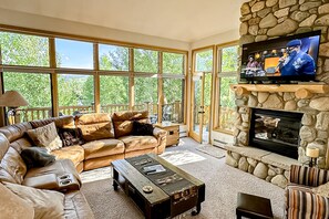 TV, fireplace - Enchanting mountain oasis with hot tub, fireplaces, deck, & views (Fraser)