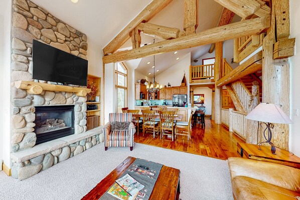 TV, fireplace - Enchanting mountain oasis with hot tub, fireplaces, deck, & views (Fraser)