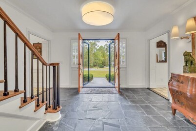 TheGrey -Spacious,Eclectic,Home in a Serene Setting